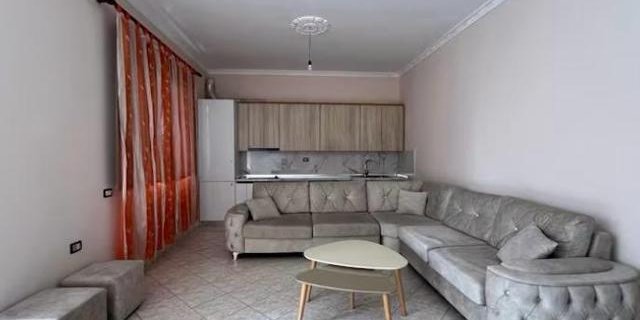 SHTEPI ME QERA DITORE