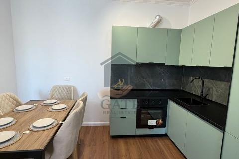 Shitet apartament 2+1 me pamje nga deti në zonën e Shkëmbit të Kavajës