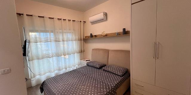Apartament me qira 