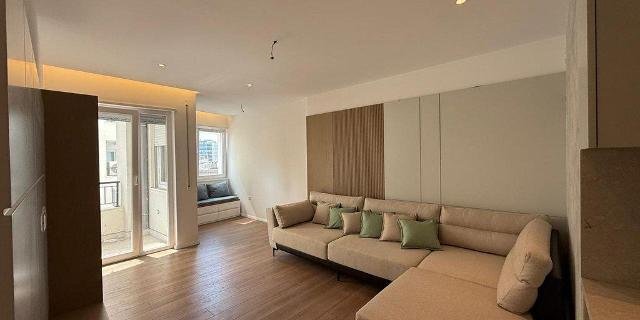 SHITET APARTAMENT 2+1 KAFE FLORA TIRANE 270.000 €