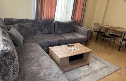 Jepet  Apartament 1+1  me qera vjetore ne Shkëmbin e Kavajes