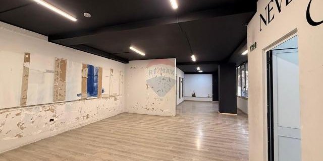 Zyre 115 m2 me qera ne Bllok